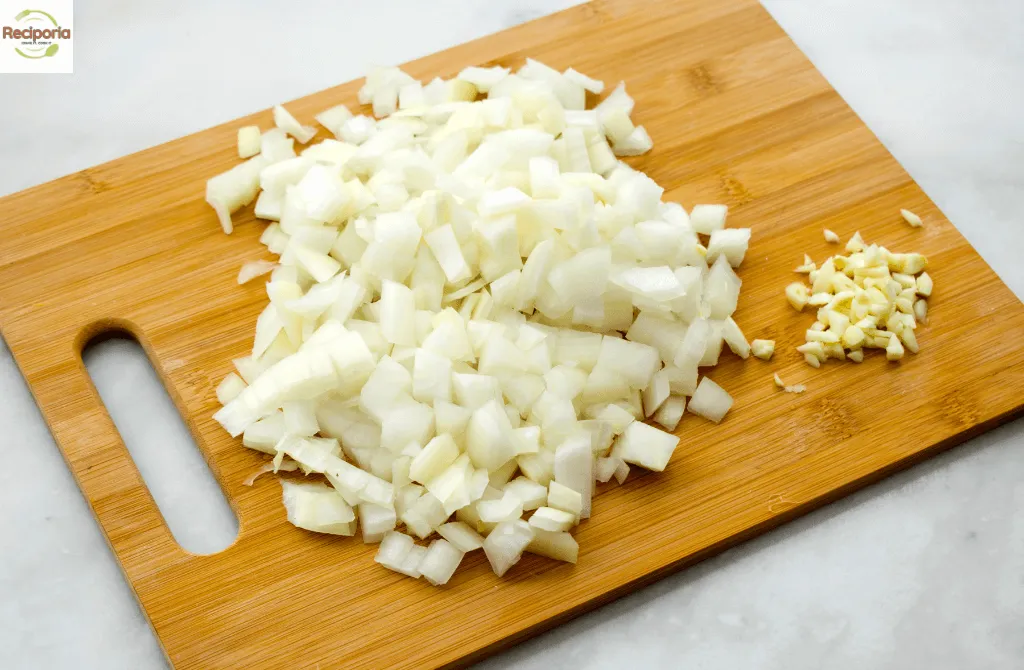 cut-green-oninons-and-garlic