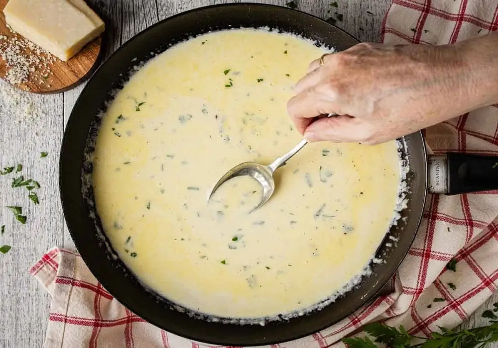 The Secret to Creamy Garlic Parmesan Chicken Pasta (Easy One-Pan Recipe) 6 Make-the-Creamy-Parmesan-Sauce