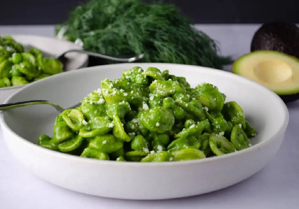 The Secret to Creamy Garlic Parmesan Chicken Pasta (Easy One-Pan Recipe) 10 Mix-Spinach-Directly-Into-the-Sauce
